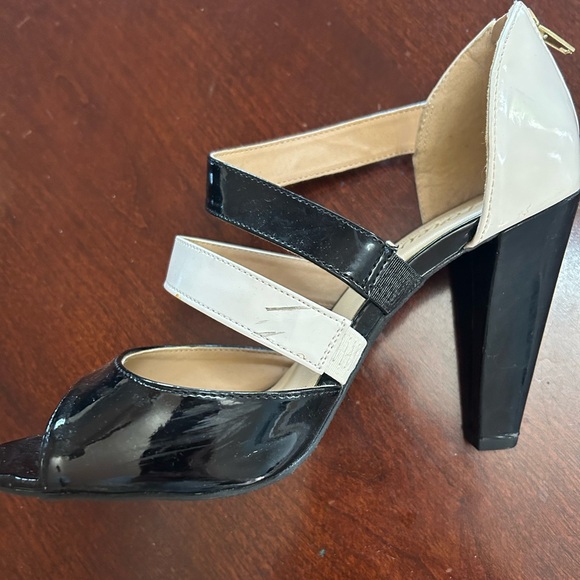 Black and white Forever by Paula Abdul heels - Picture 6 of 8